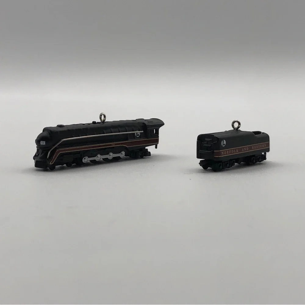 Hallmark Keepsake Ornament 1999 Locomotive & Tender Lionel 746 Norfolk & Western